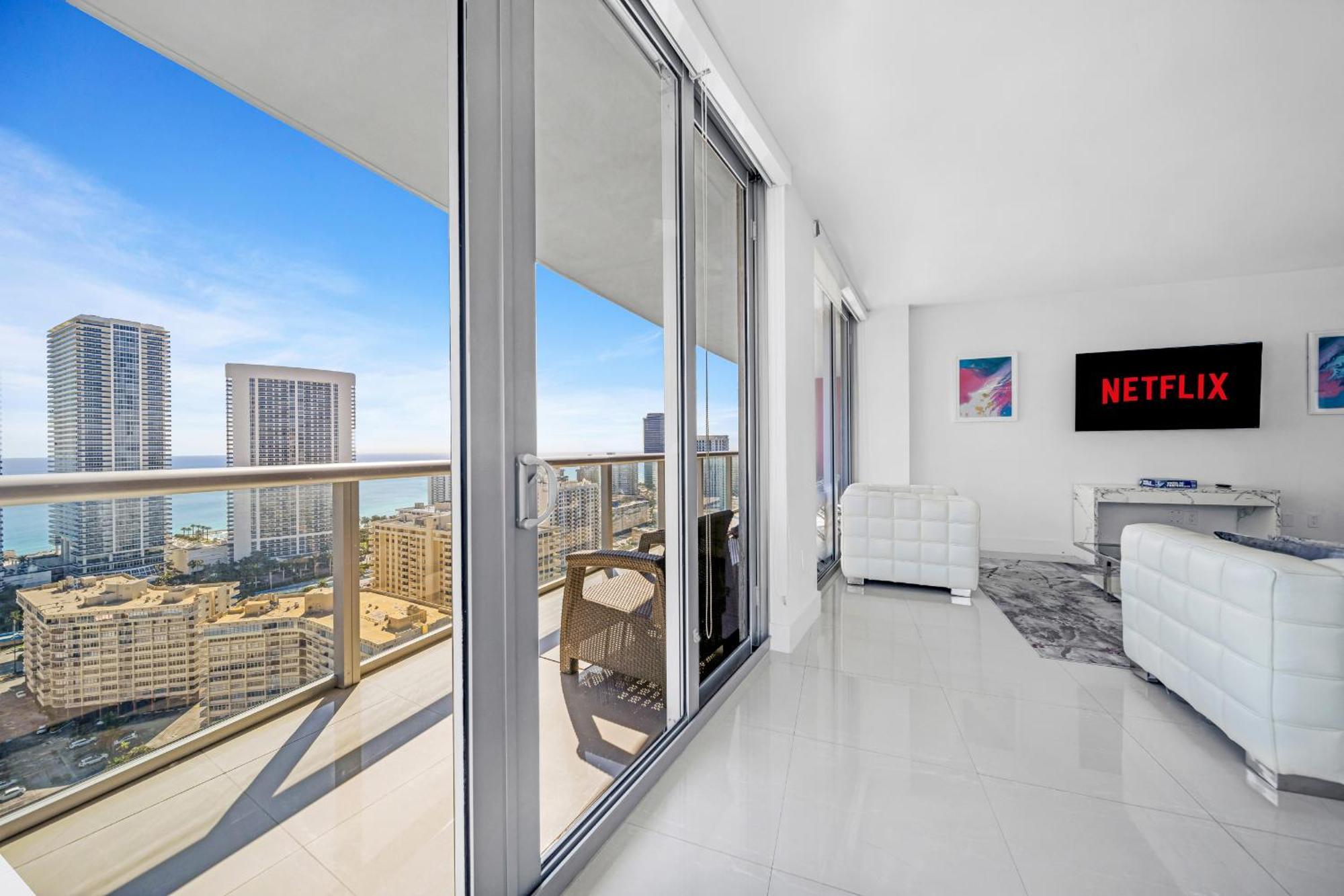 Resort-Style Living With Direct Ocean Views - 3Br Beauty Hallandale Beach Kültér fotó