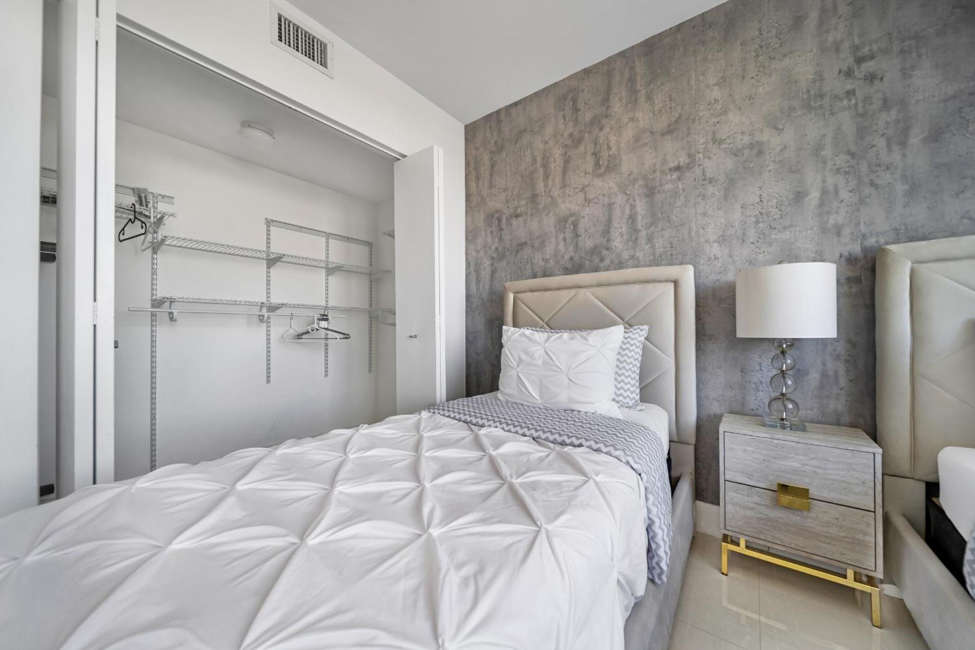 Resort-Style Living With Direct Ocean Views - 3Br Beauty Hallandale Beach Kültér fotó