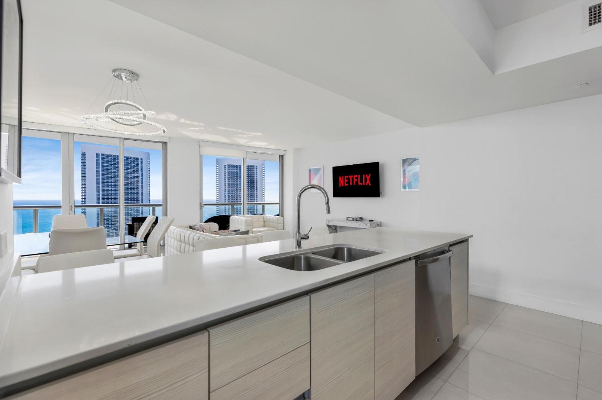 Resort-Style Living With Direct Ocean Views - 3Br Beauty Hallandale Beach Kültér fotó