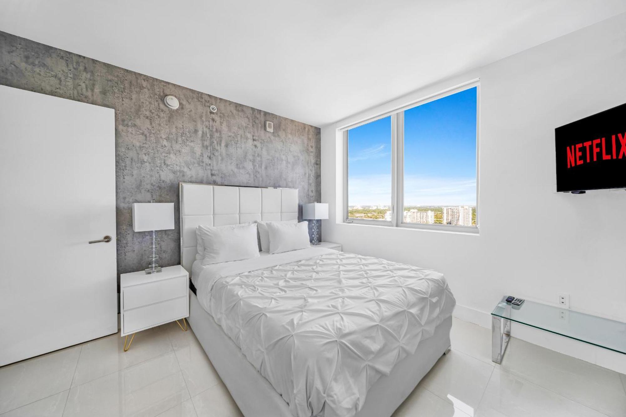 Resort-Style Living With Direct Ocean Views - 3Br Beauty Hallandale Beach Kültér fotó