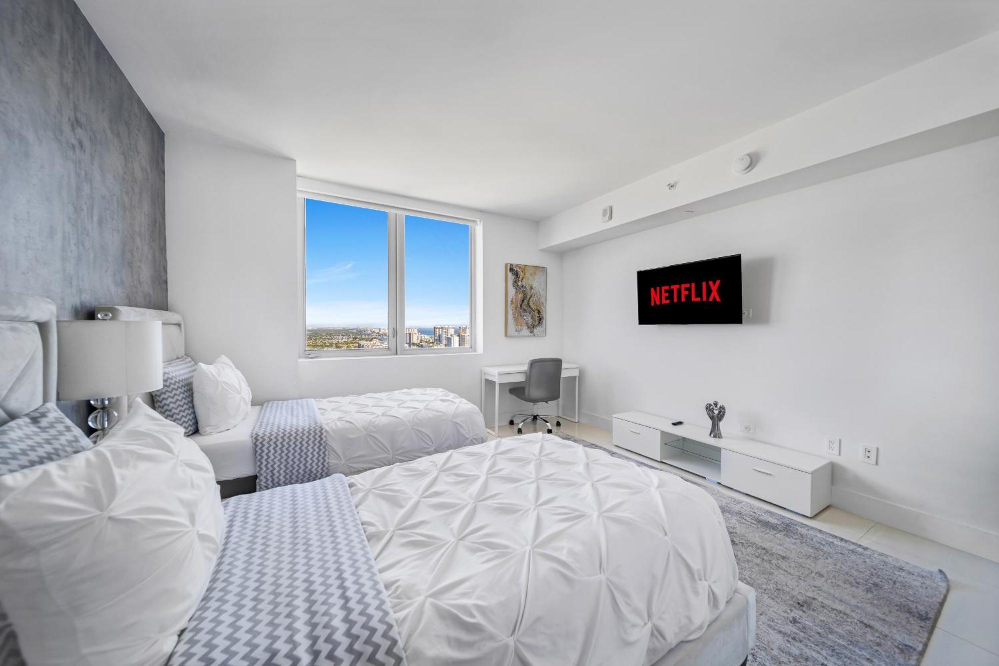 Resort-Style Living With Direct Ocean Views - 3Br Beauty Hallandale Beach Kültér fotó