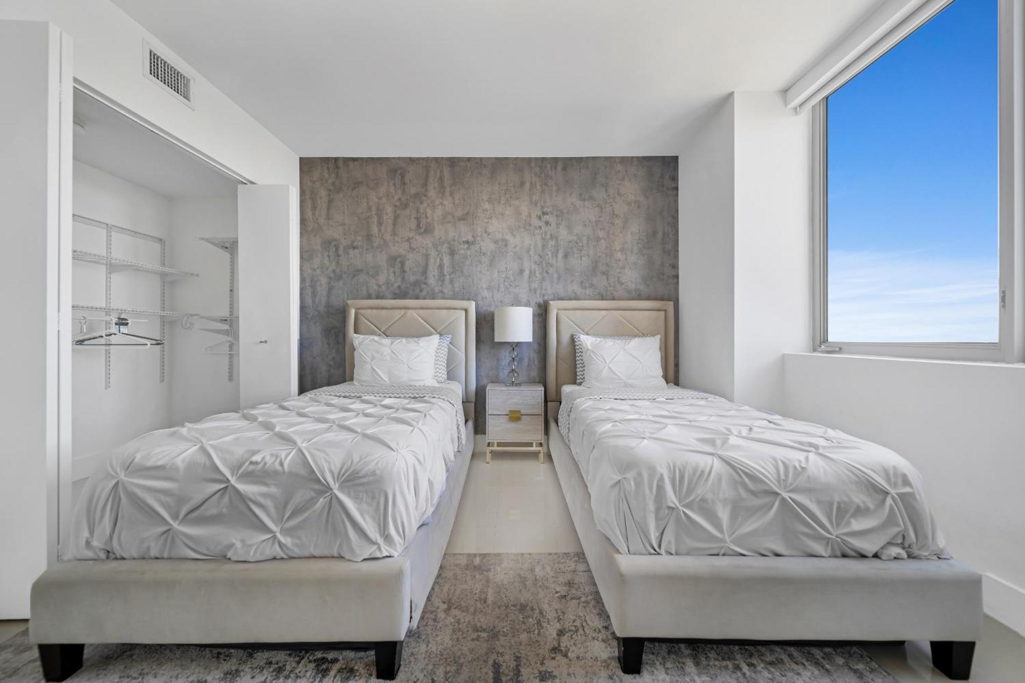 Resort-Style Living With Direct Ocean Views - 3Br Beauty Hallandale Beach Kültér fotó