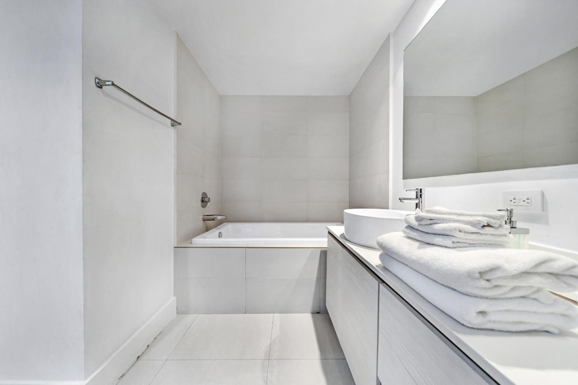 Resort-Style Living With Direct Ocean Views - 3Br Beauty Hallandale Beach Kültér fotó